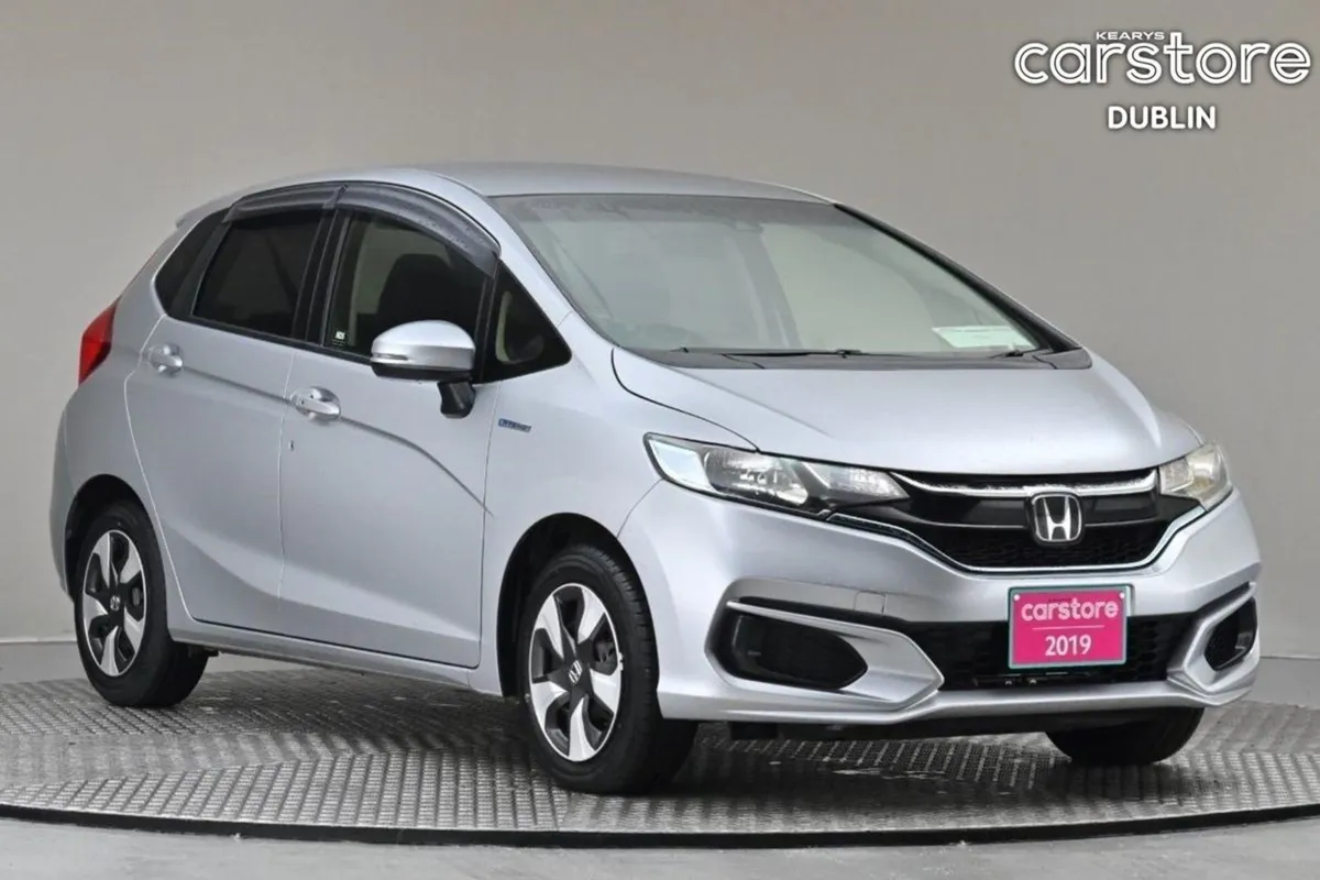 Honda Fit 1.5 Hybrid Auto  reverse Cam privacy Gl - Image 1