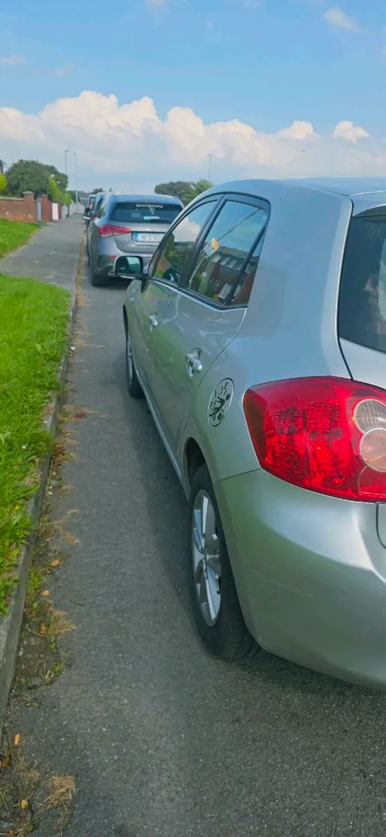 Toyota Auris 1.3 petrol economy car - Image 4