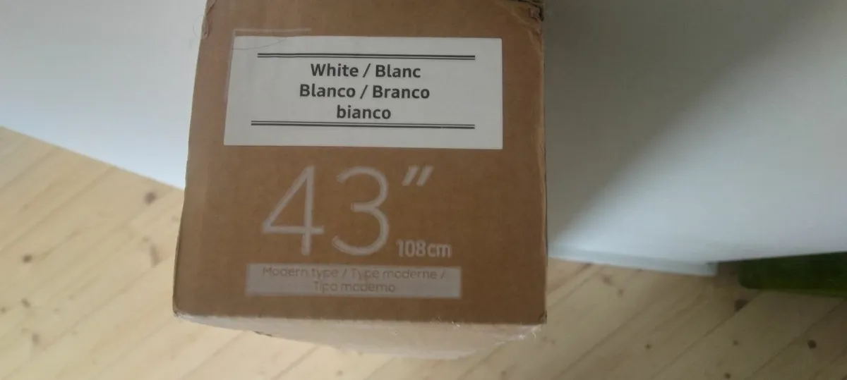 White bezel for 43 inch Samsung The Frame TV - Image 2