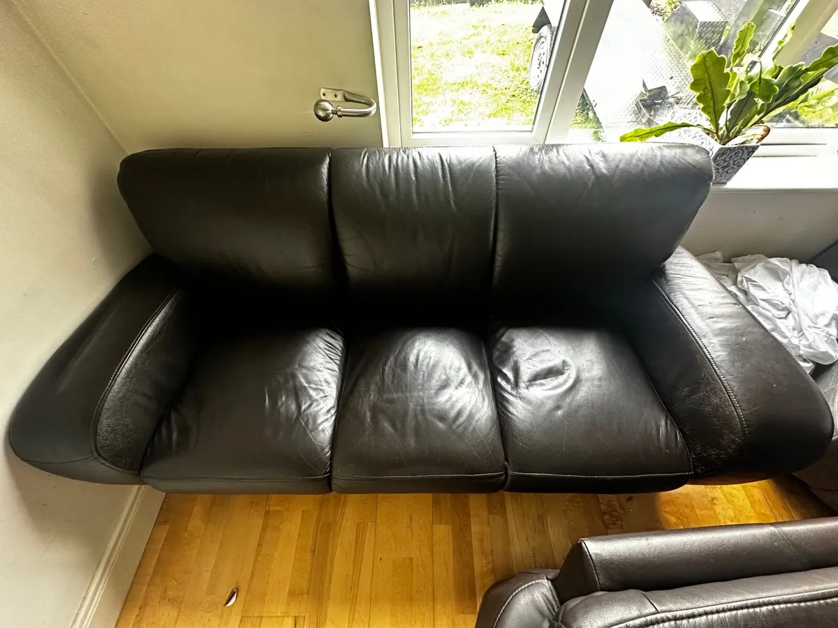 2&3 seater leather couches/sofas - Image 3