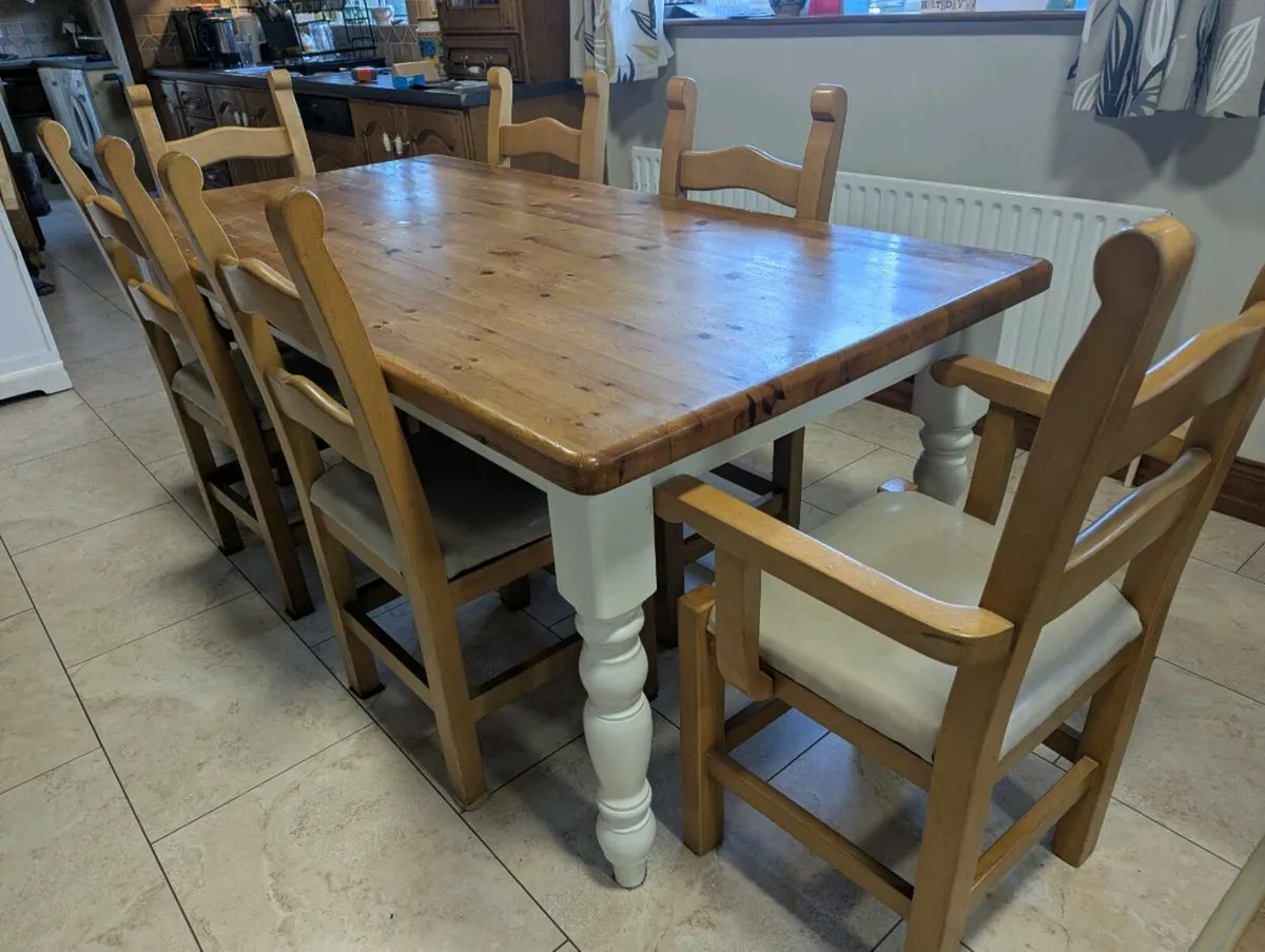 Kitchen table and chairs - Image 2