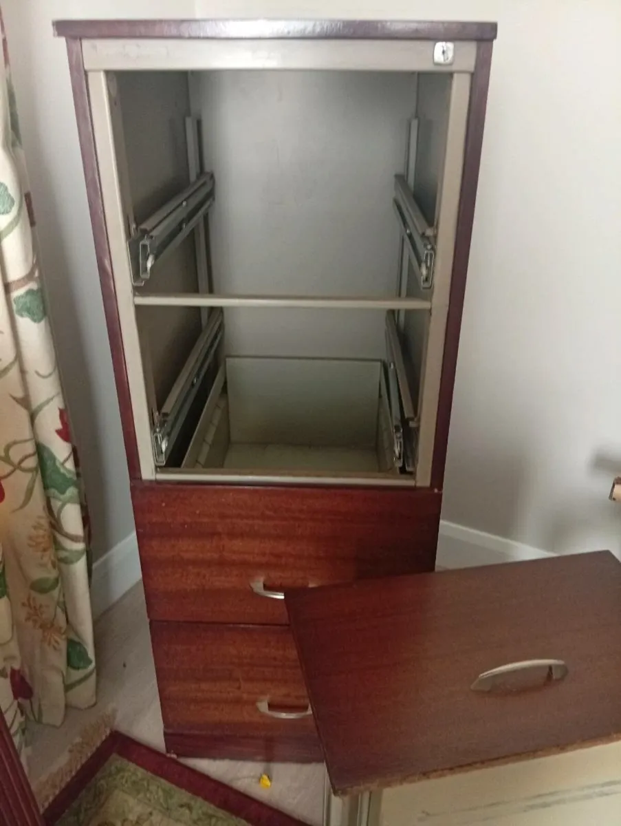 Filing cabinet - Image 1