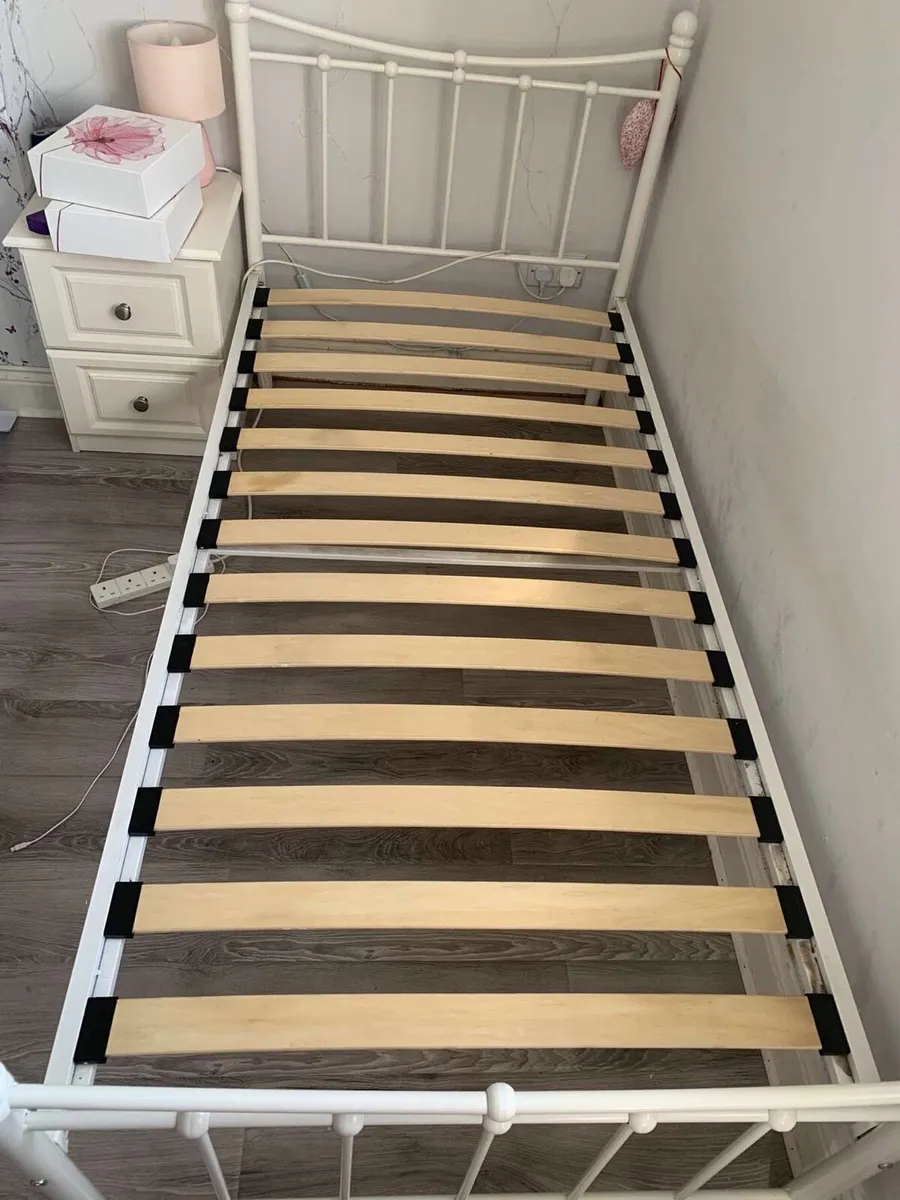 Iron single bed frame without mattress - Image 1