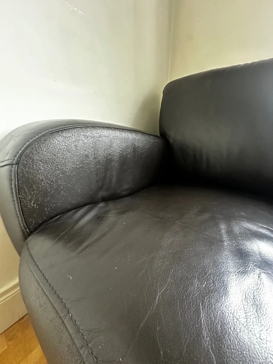 2&3 seater leather couches/sofas - Image 4