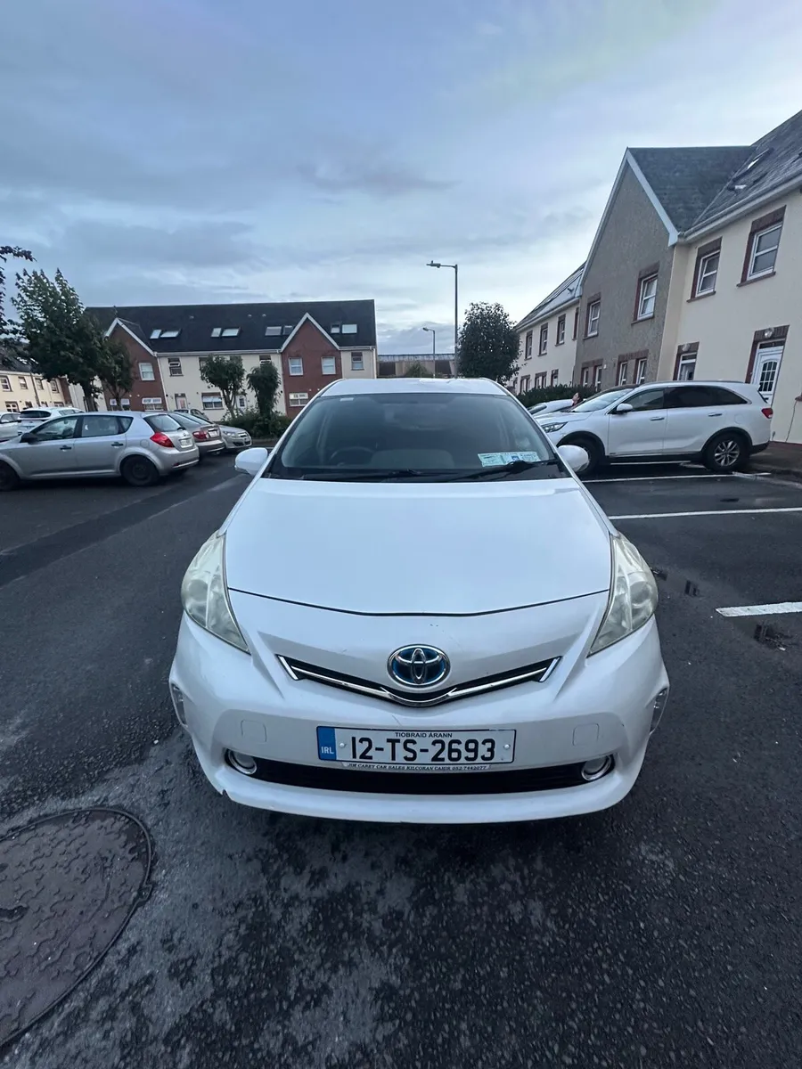 Toyota Prius  7 seater clean car - Image 1