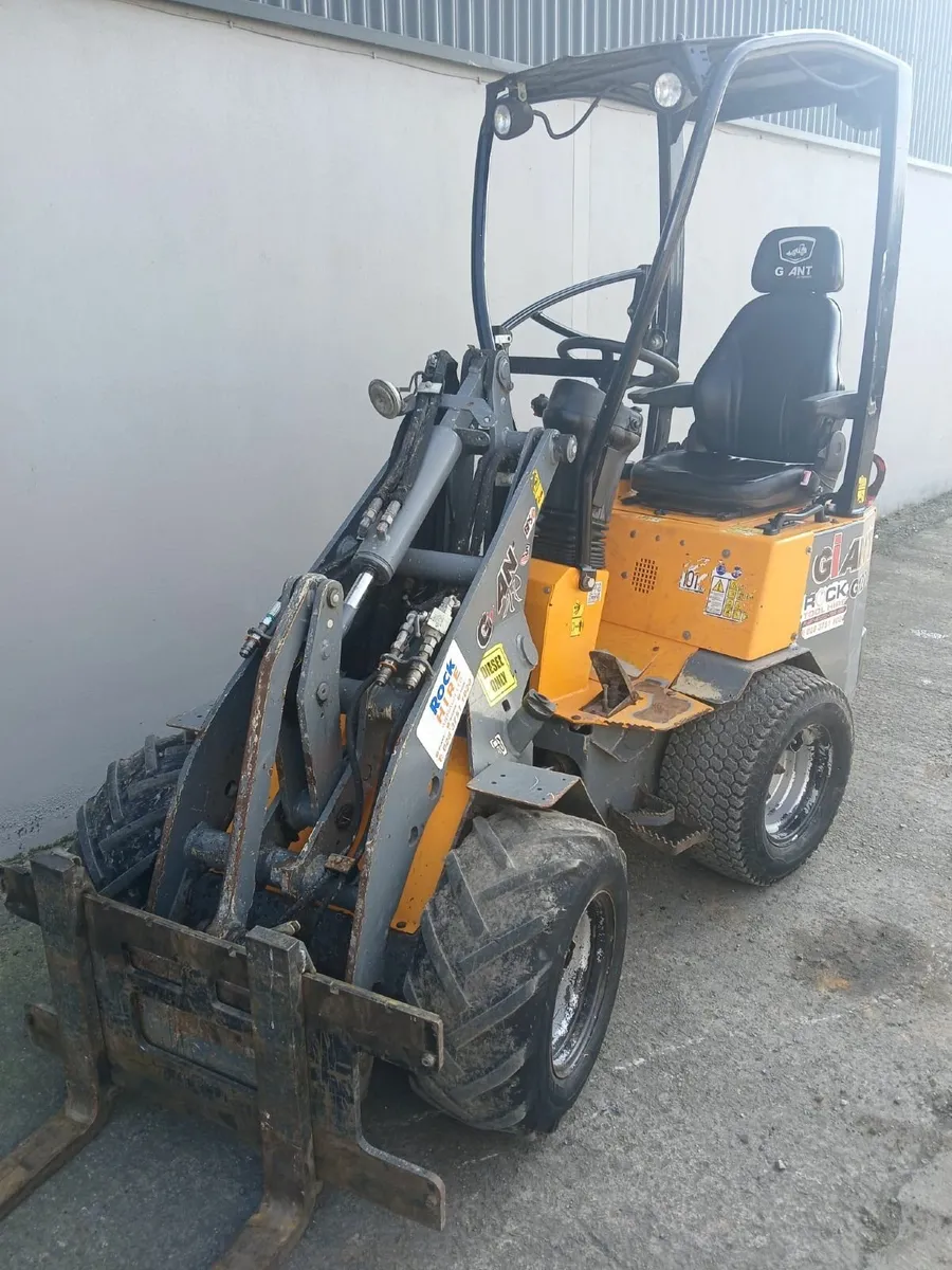 Giant G1200 Loader - Image 3