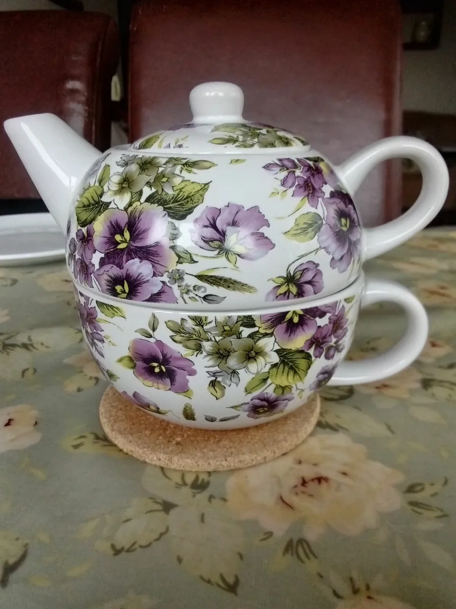 Ornamental teaware