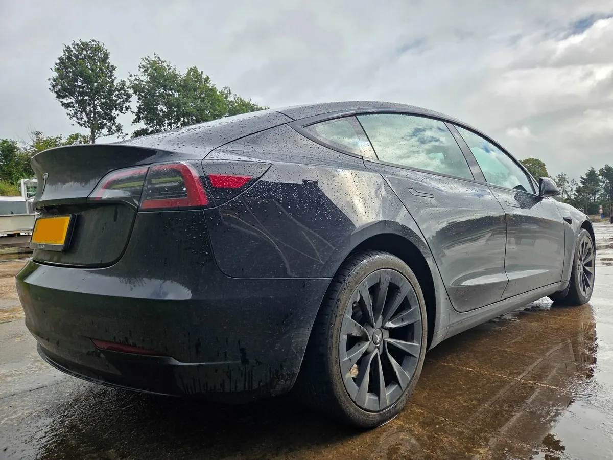 Tesla Model 3 Year: 2020 - Image 4