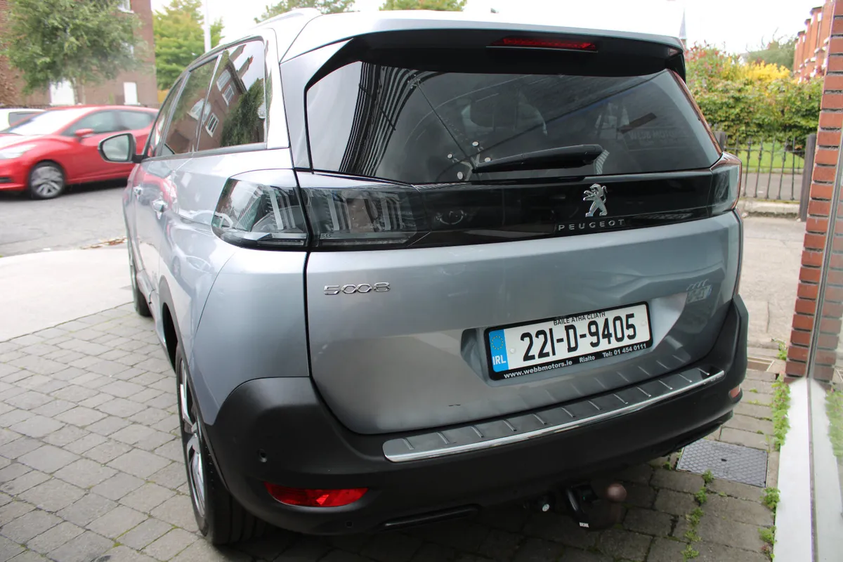 Peugeot 5008 1.5 HDI ALLURE 2022 *1 OWNER* - Image 4