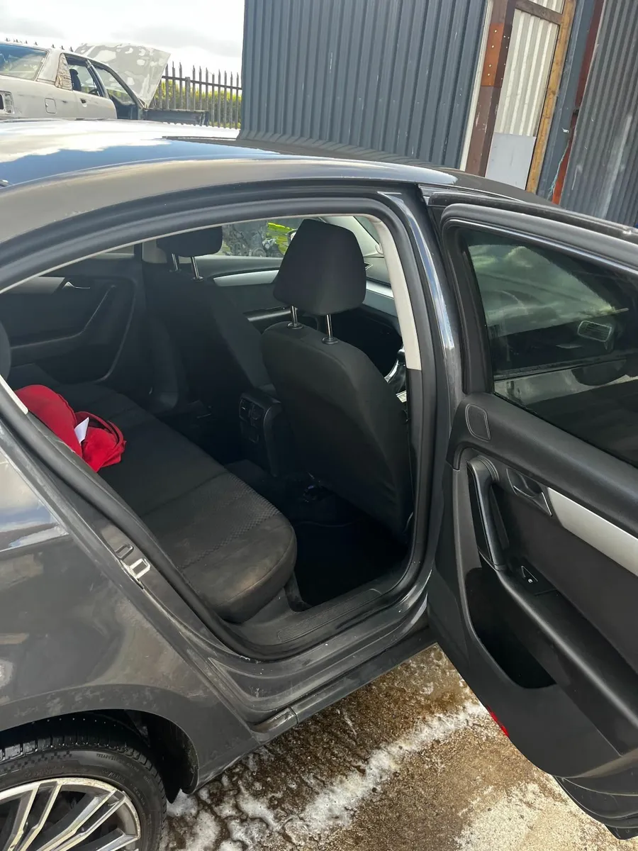 Volkswagen Passat 2011 - Image 3