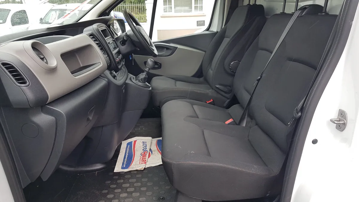Renault Trafic 192D LWB MINT VAT INVOICE - Image 4