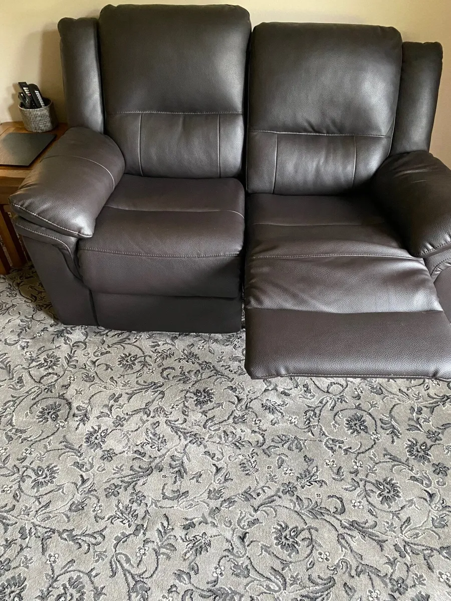 2 recliner sofas ( 2 seaters) - Image 2