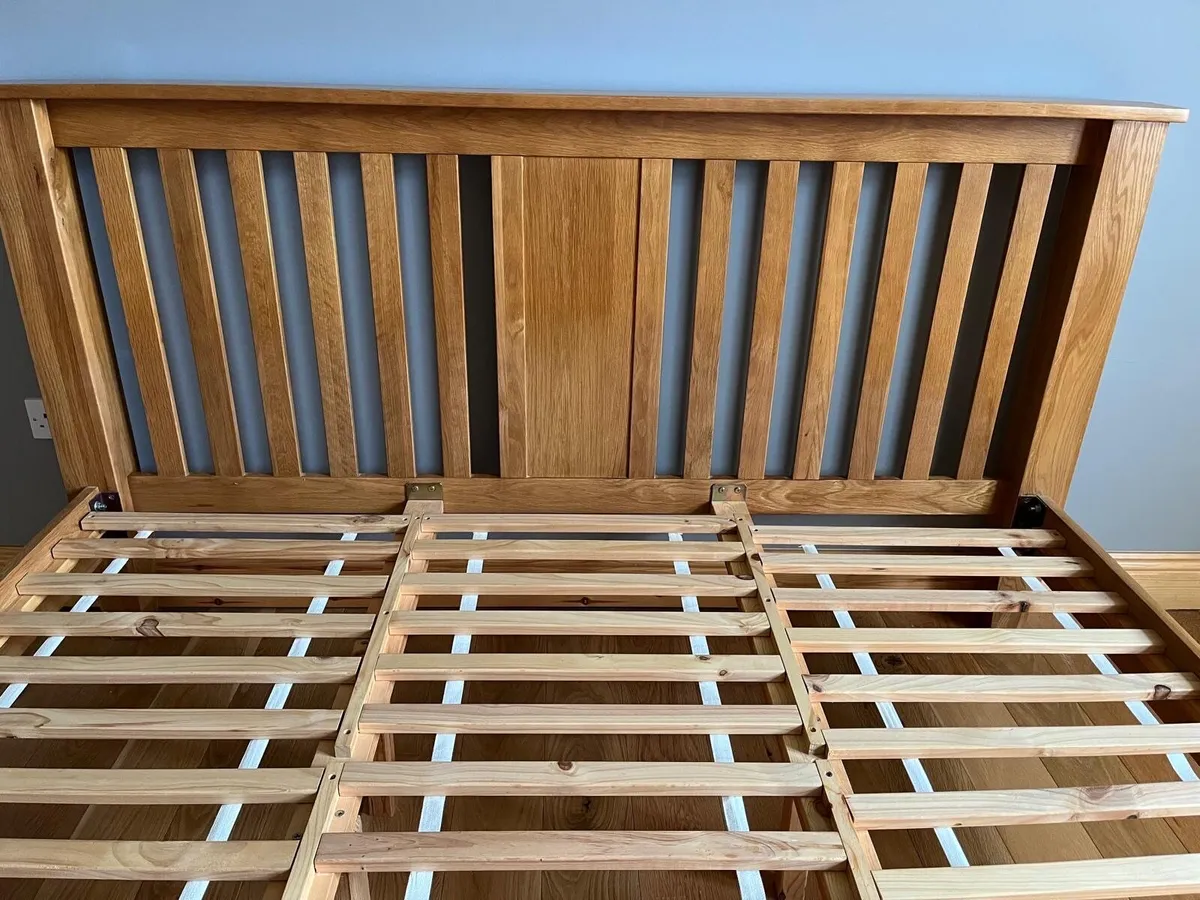 King size bed - Image 1