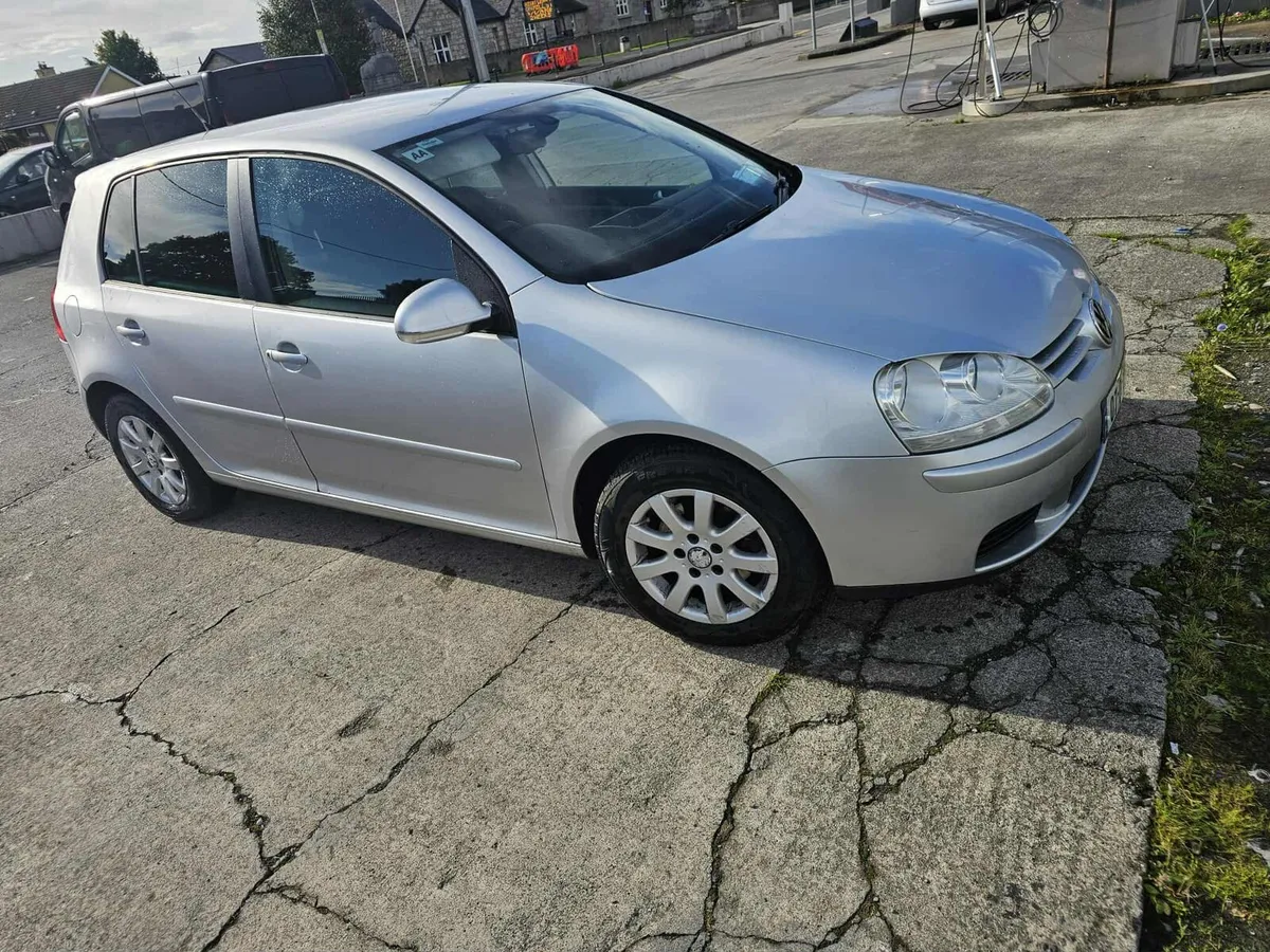 AUTOMATIC 07 Volkswagen Golf - Image 2