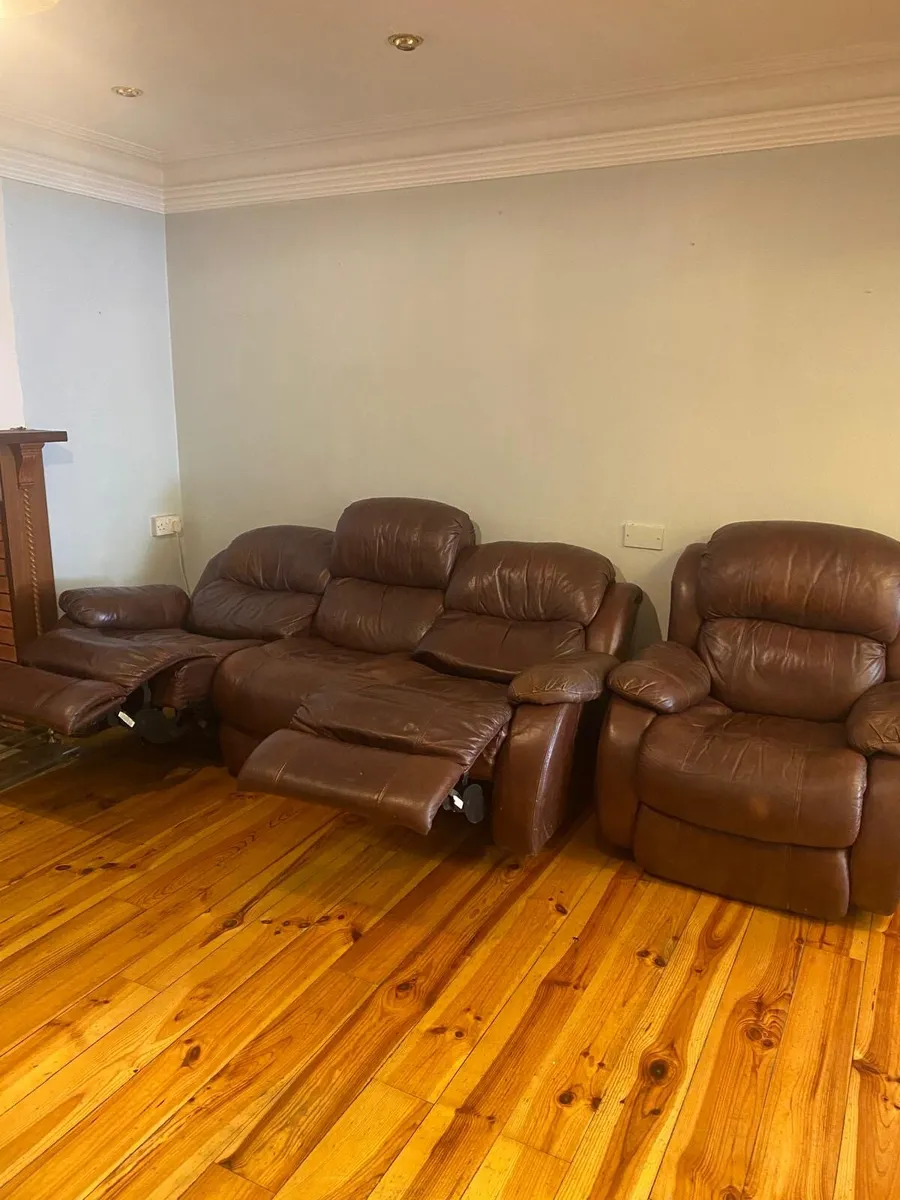Leather recliner 3 seater couch + armchair - Image 1