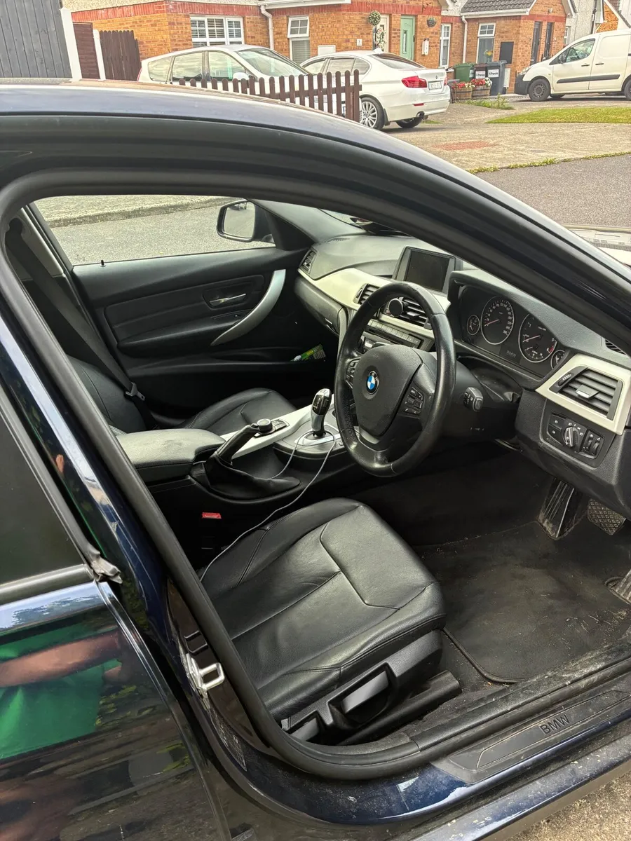 BMW 3-Series 2013 - Image 2