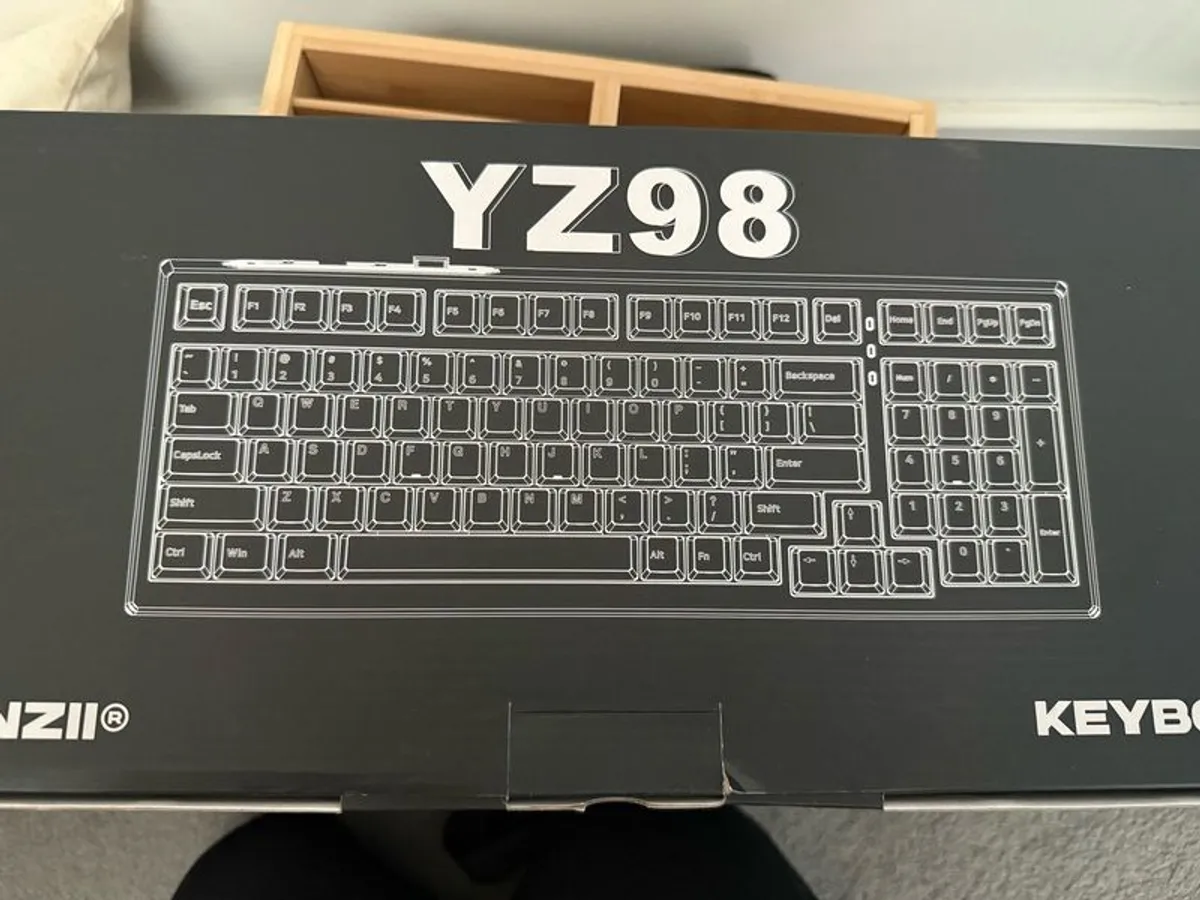 Yunzii Bluetooth keyboard - Image 1