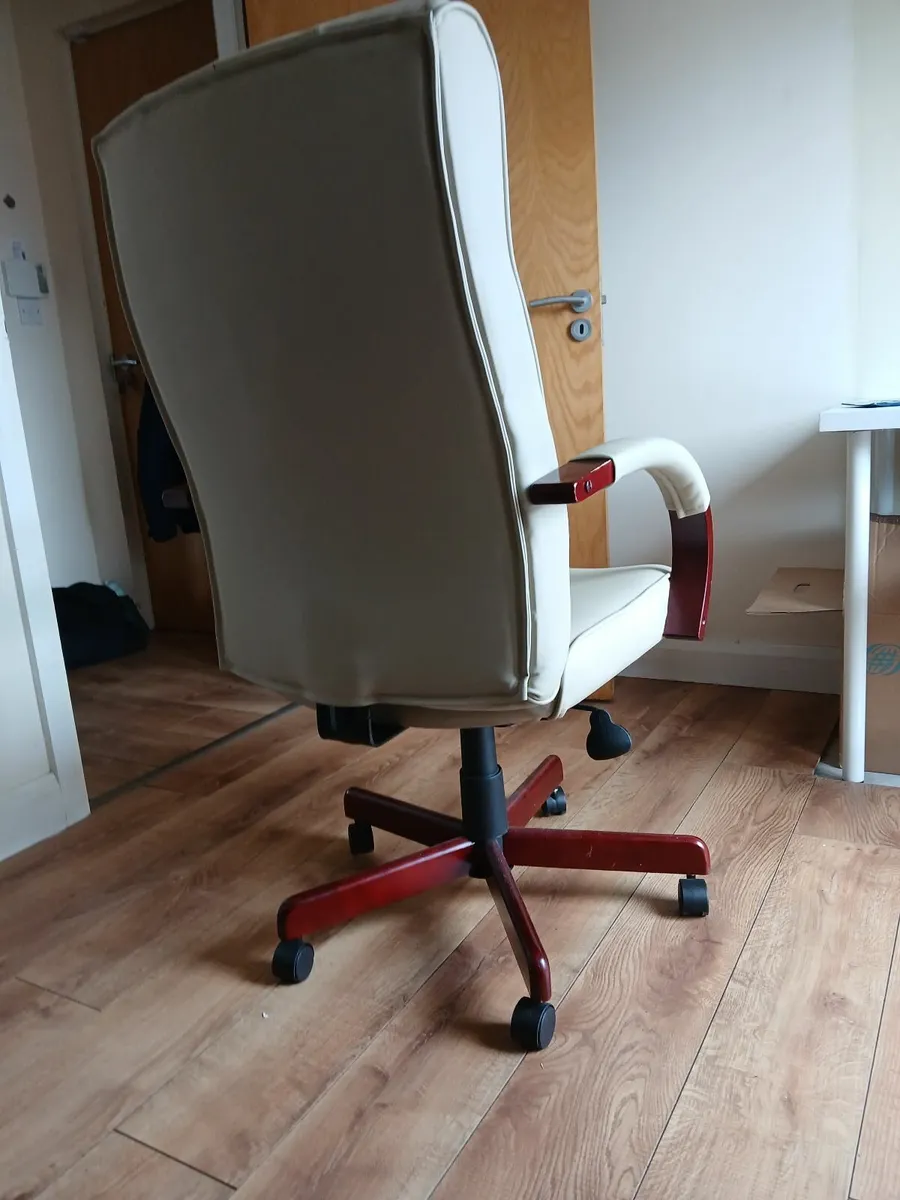Office Chair - Image 3