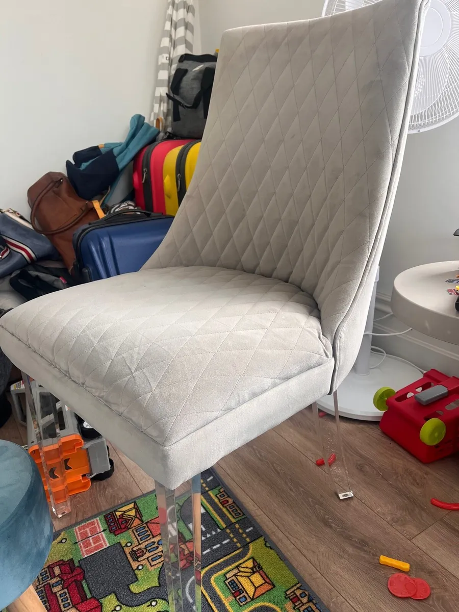 Bedroom vanity chair - Image 1