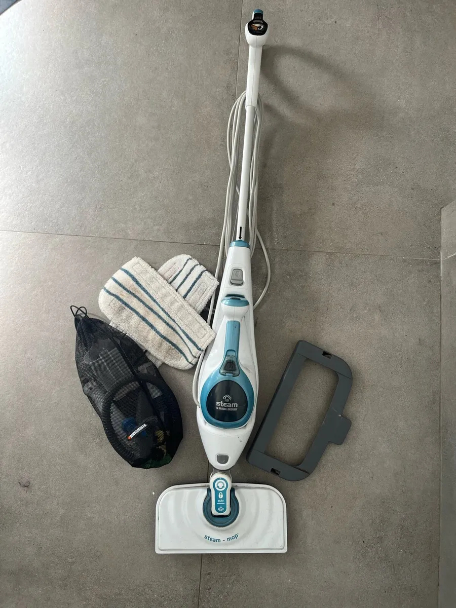 Black+Decker steam mop - Image 1