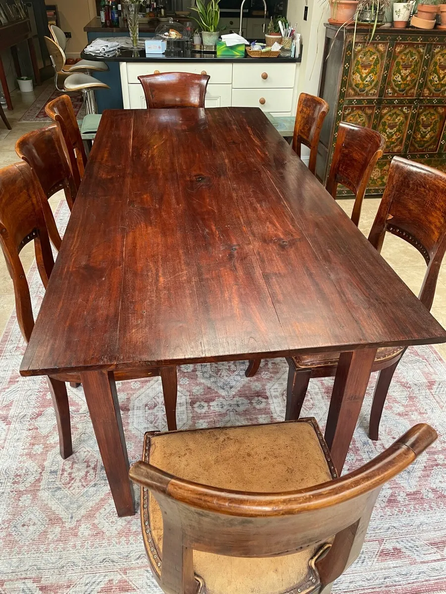 Table and chairs - Image 2