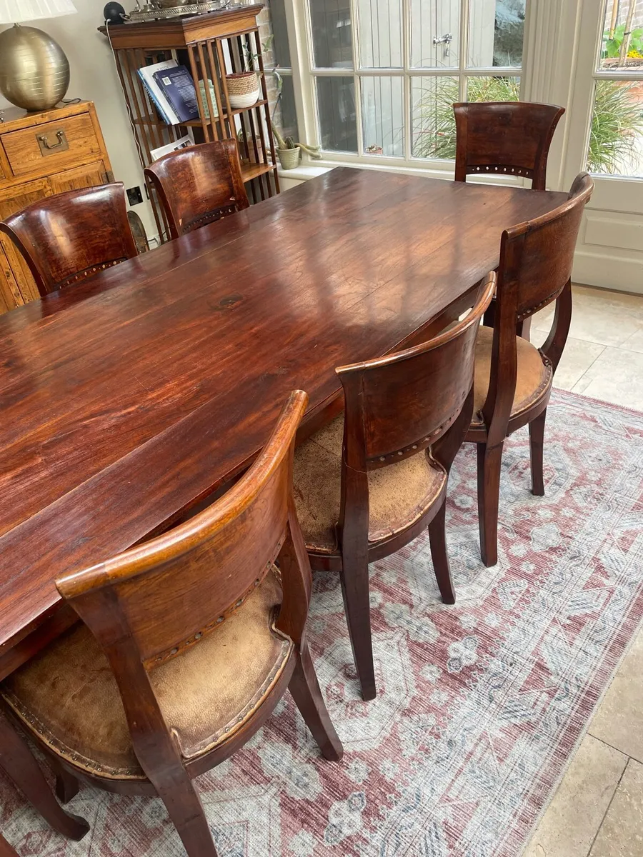 Table and chairs - Image 4