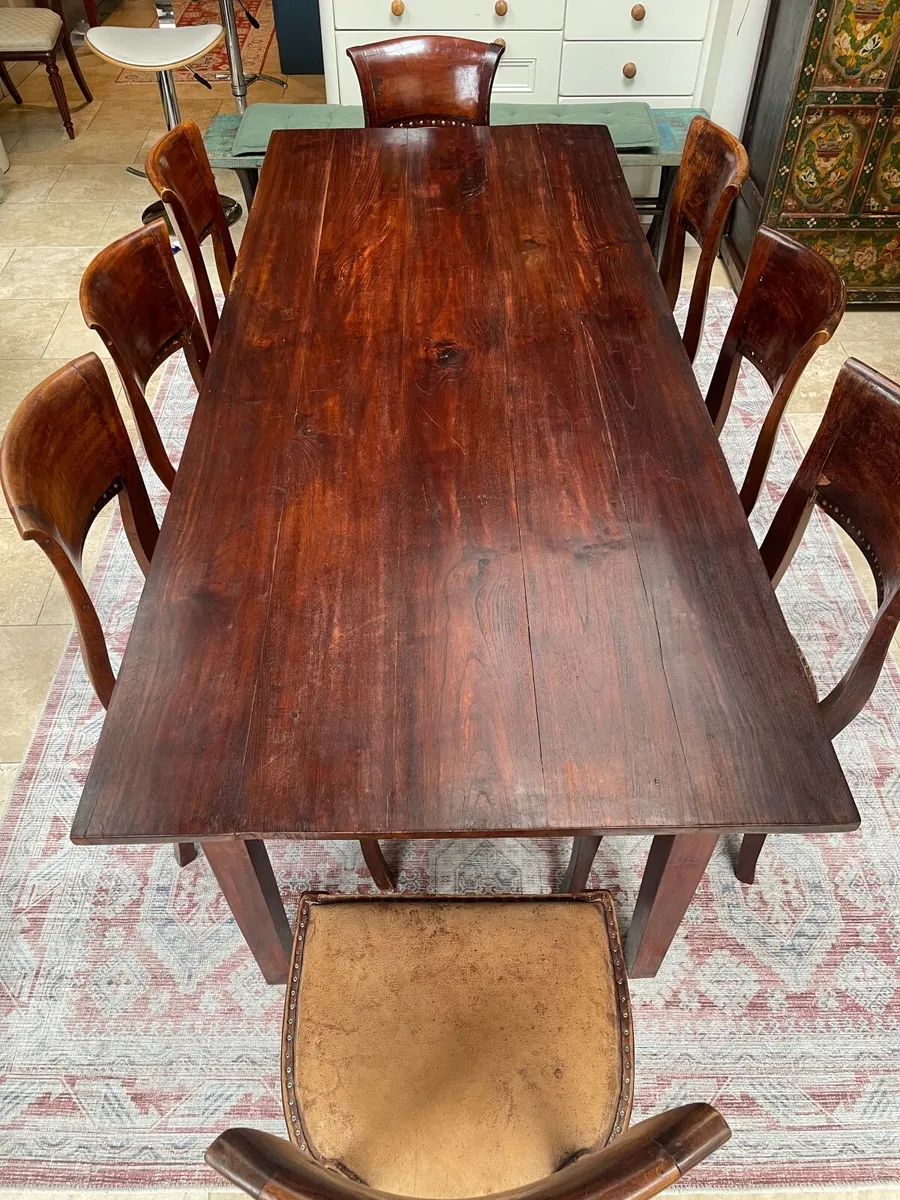 Table and chairs - Image 1