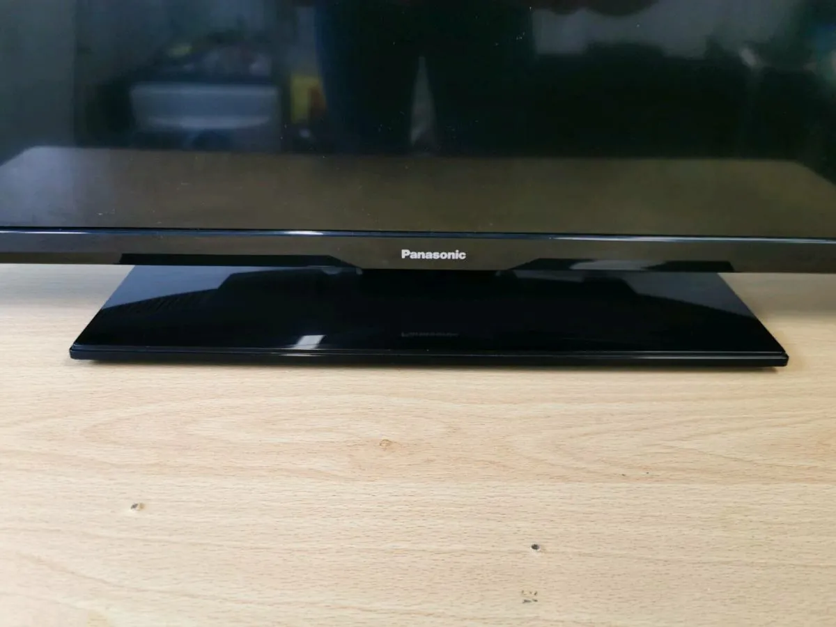 Panasonic TV TX-32C300B HD Ready - Image 2