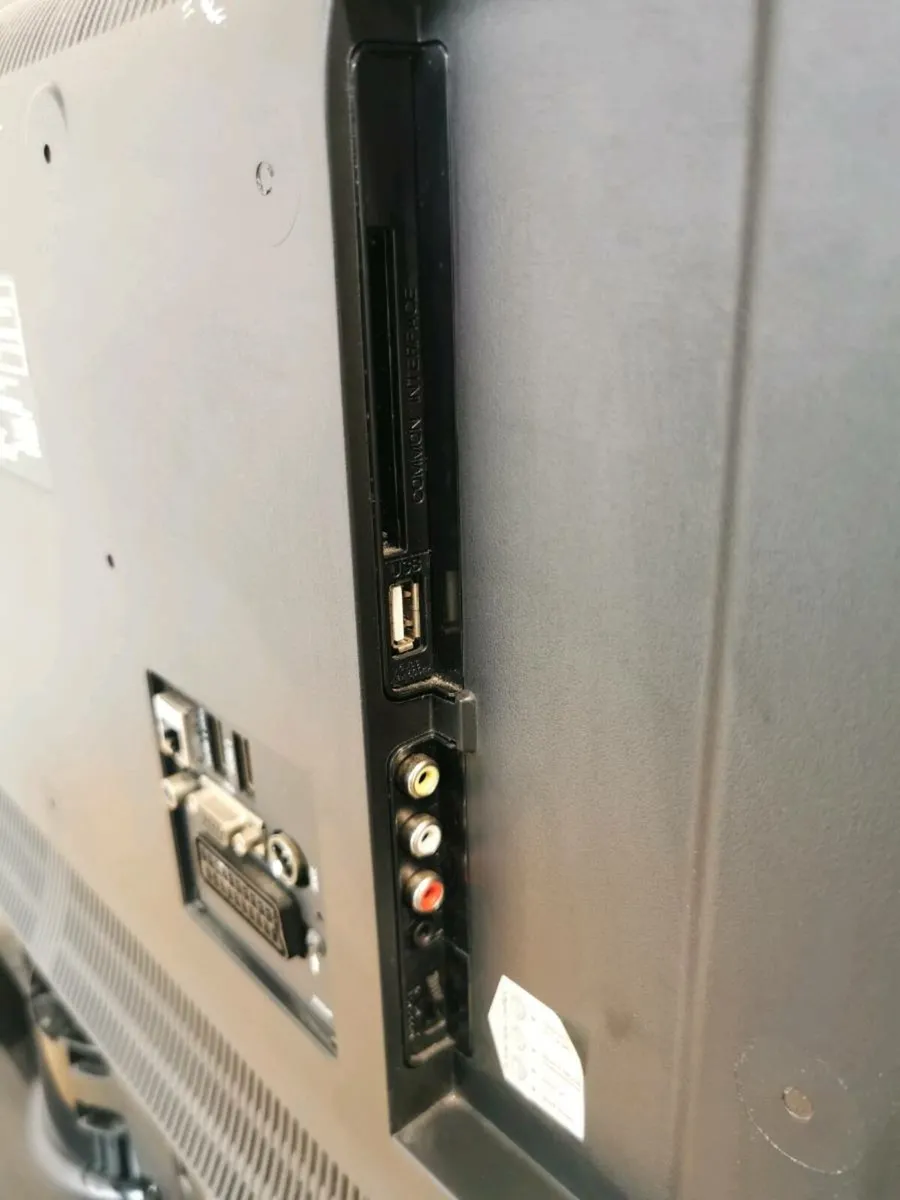 Panasonic TV TX-32C300B HD Ready - Image 4