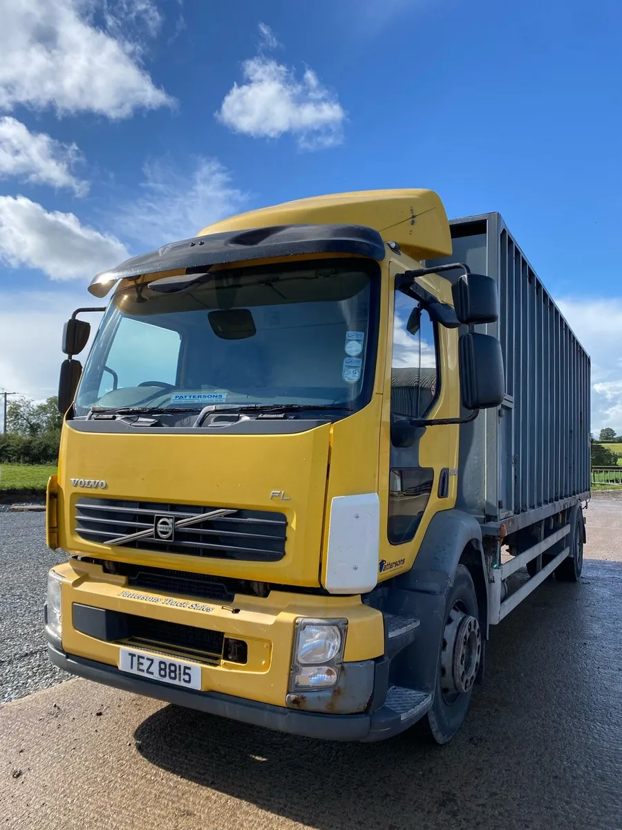 Volvo FL240 Livestock Lorry - Image 2