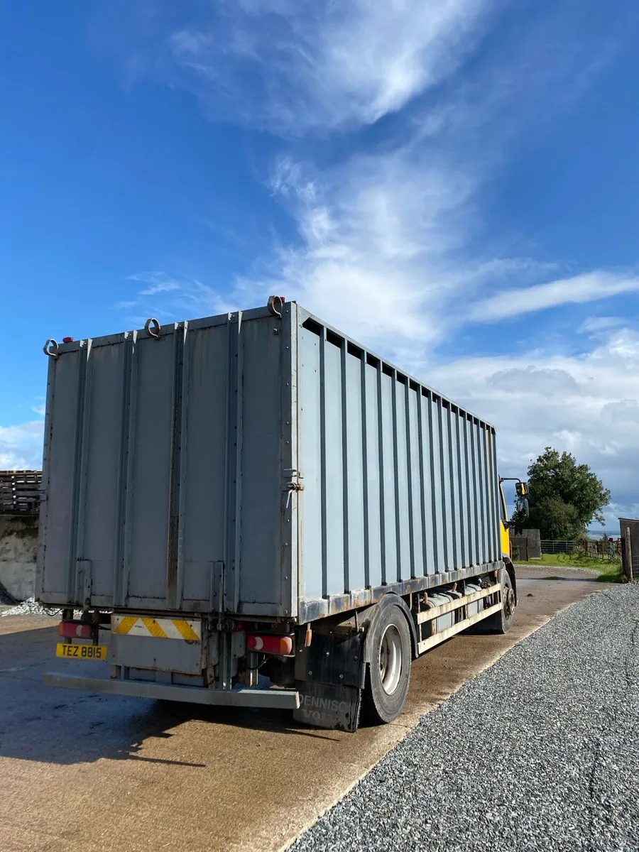 Volvo FL240 Livestock Lorry - Image 4