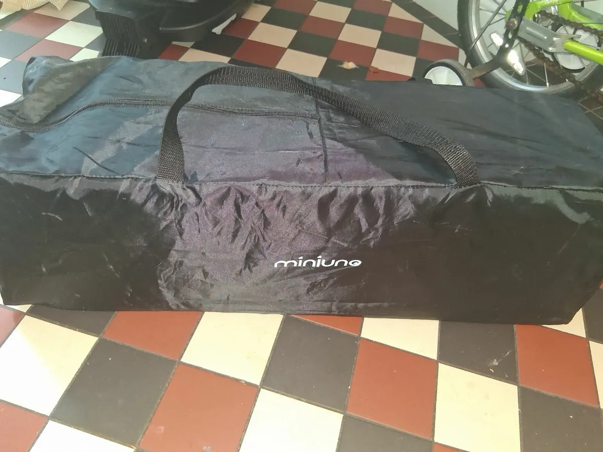 Travel cot