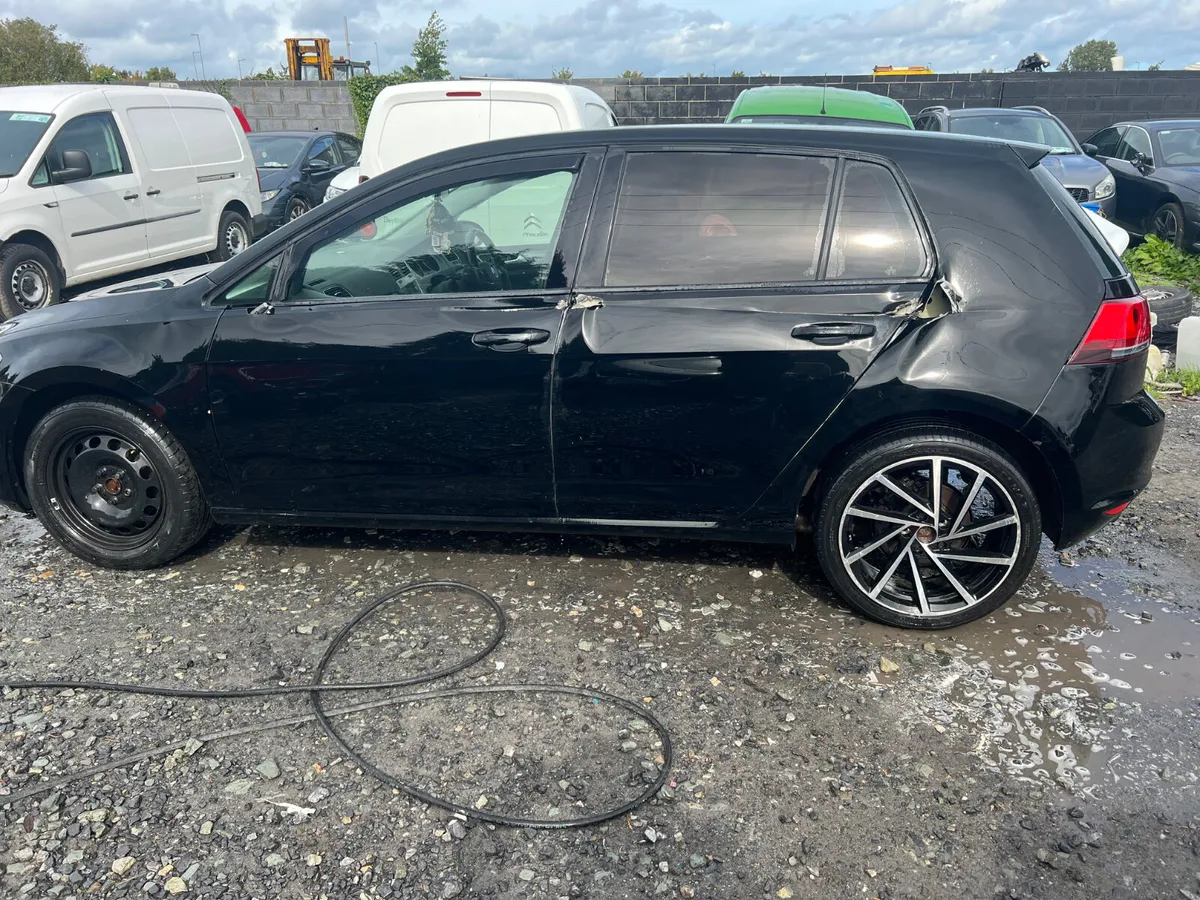 2013 Vw Golf 1.6 tdi driving - Image 4