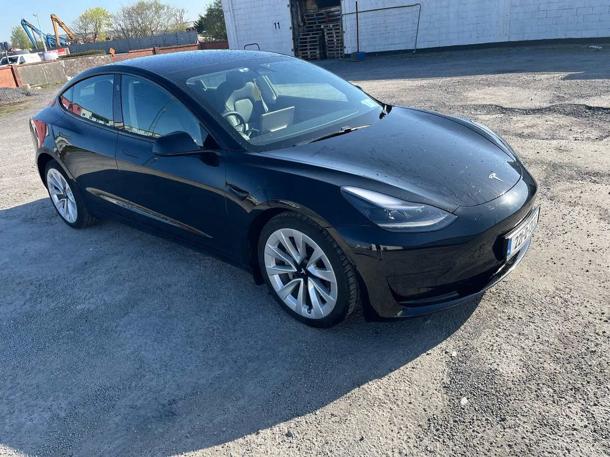 2022 Tesla Model 3 Standard Range - Image 2