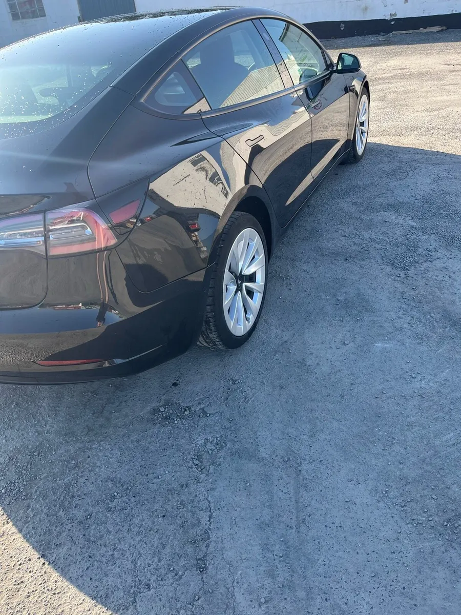 2022 Tesla Model 3 Standard Range - Image 4