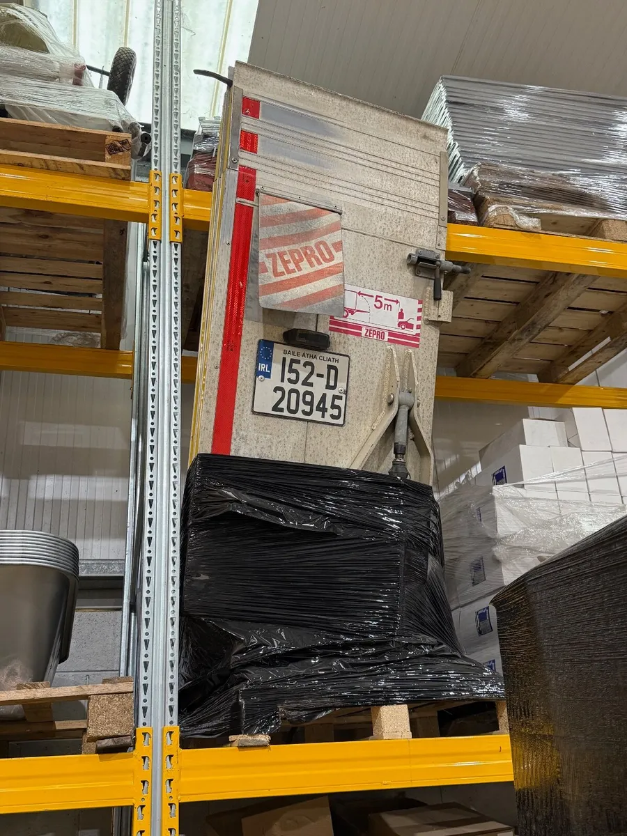Zepro 600kg Folding Platform Tail Lift - Image 1