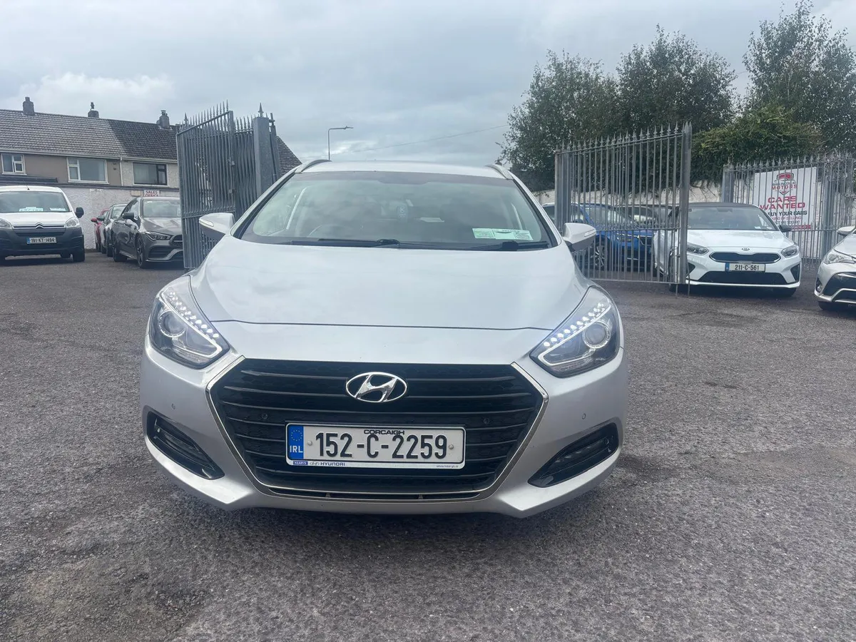 Hyundai i40   ESTATE  EXECUTIVE  WITH LOW MILEAGE - Image 2