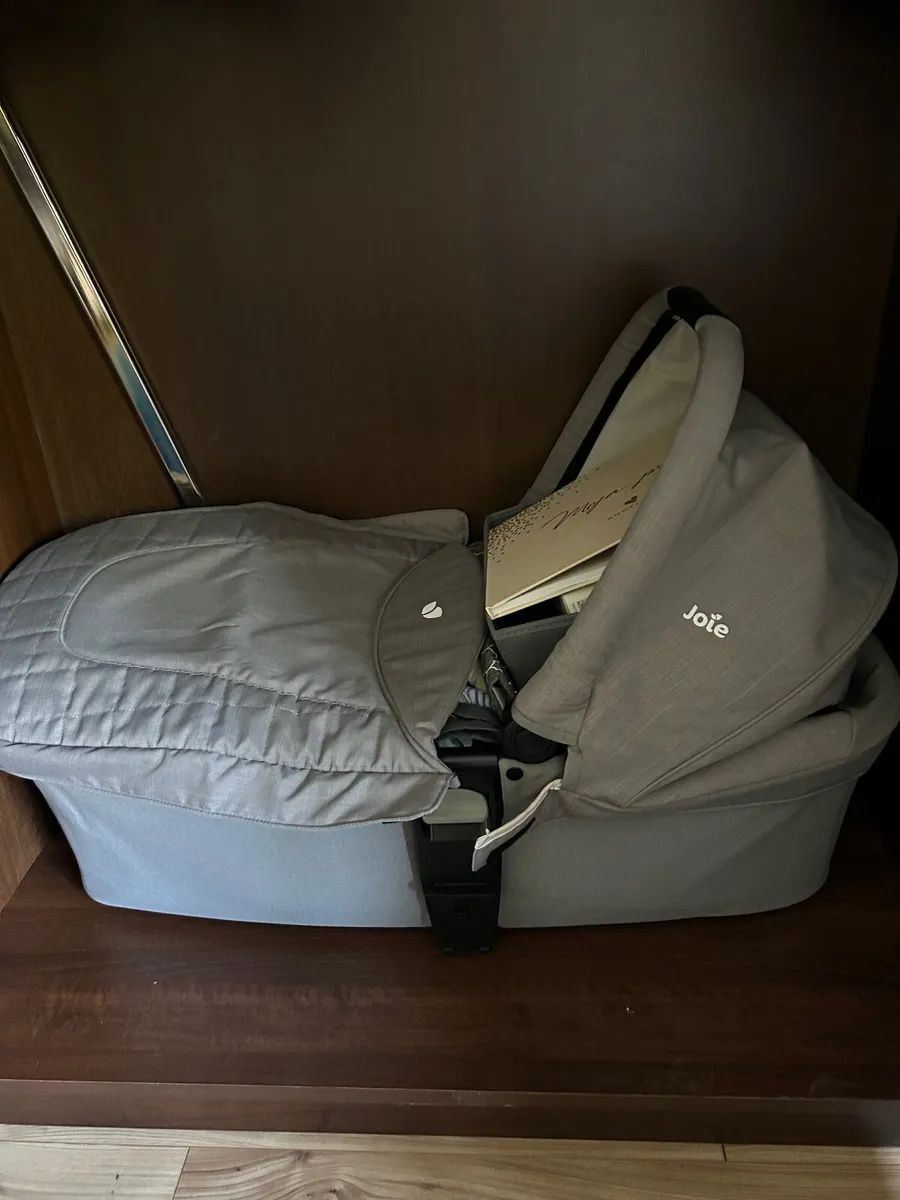 Baby stroller - Image 1