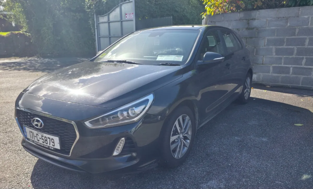 Hyundai i30 2017 deluxe 1.6 diesel hatch back - Image 4