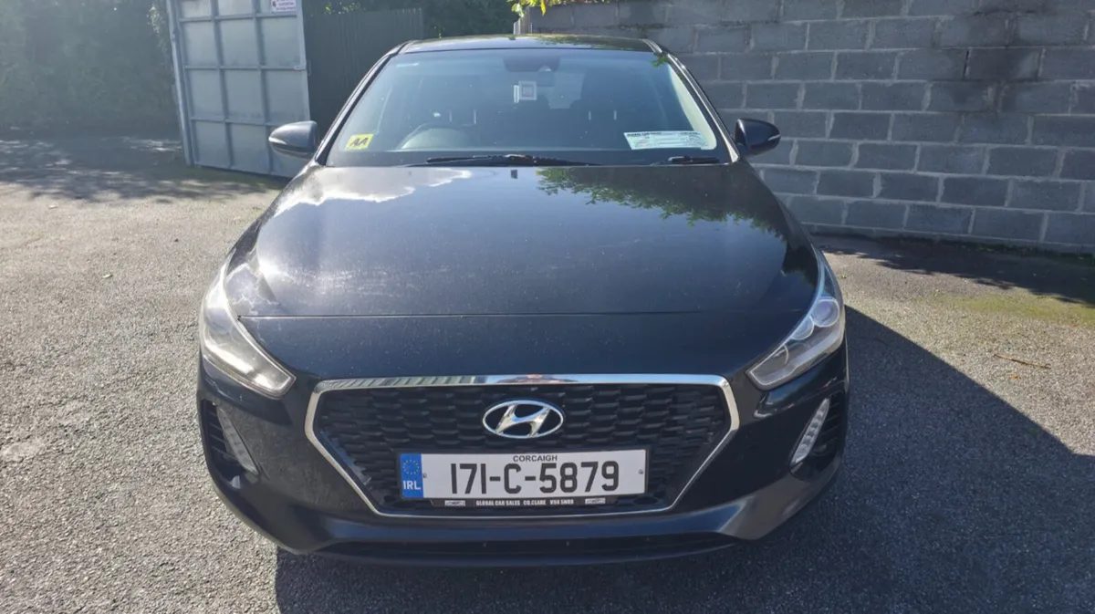 Hyundai i30 2017 deluxe 1.6 diesel hatch back - Image 2
