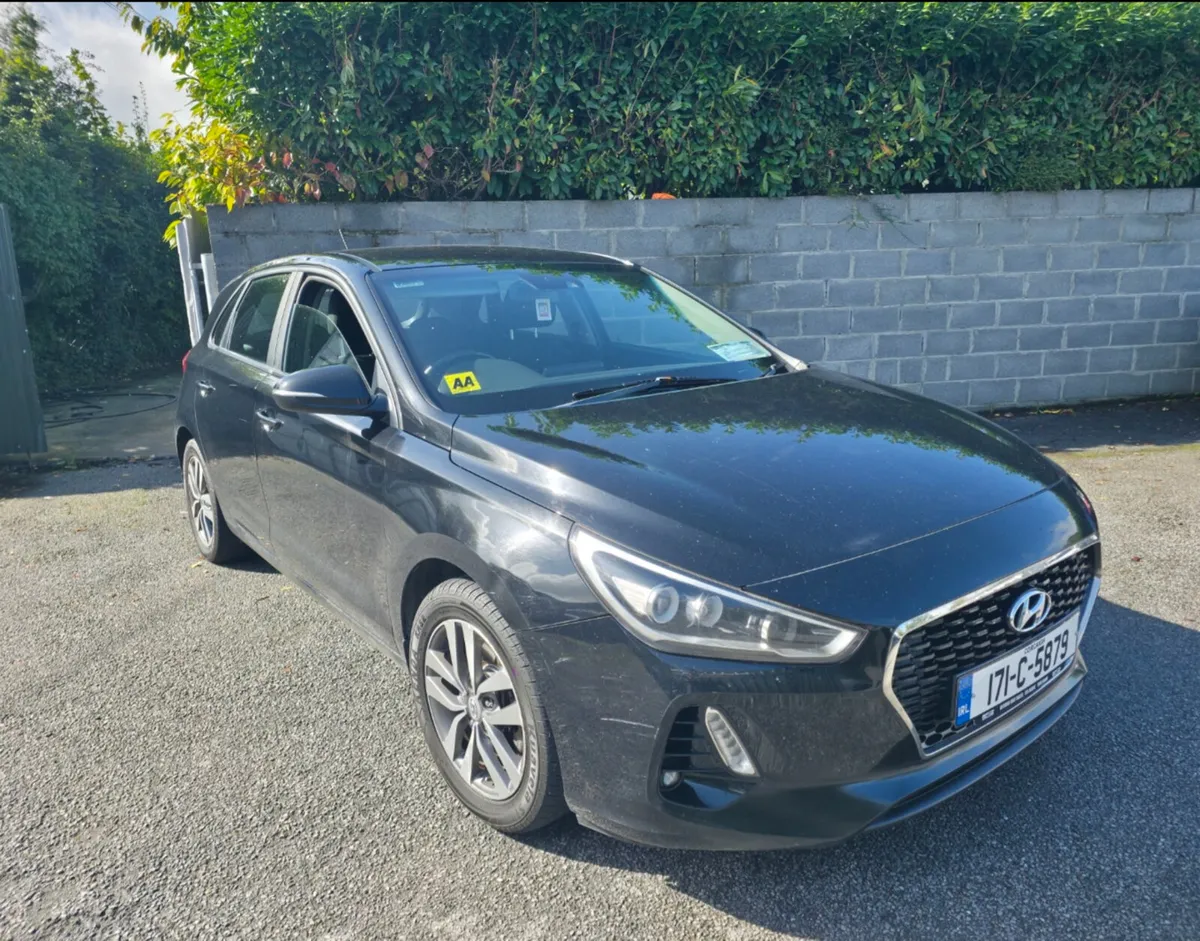 Hyundai i30 2017 deluxe 1.6 diesel hatch back - Image 3