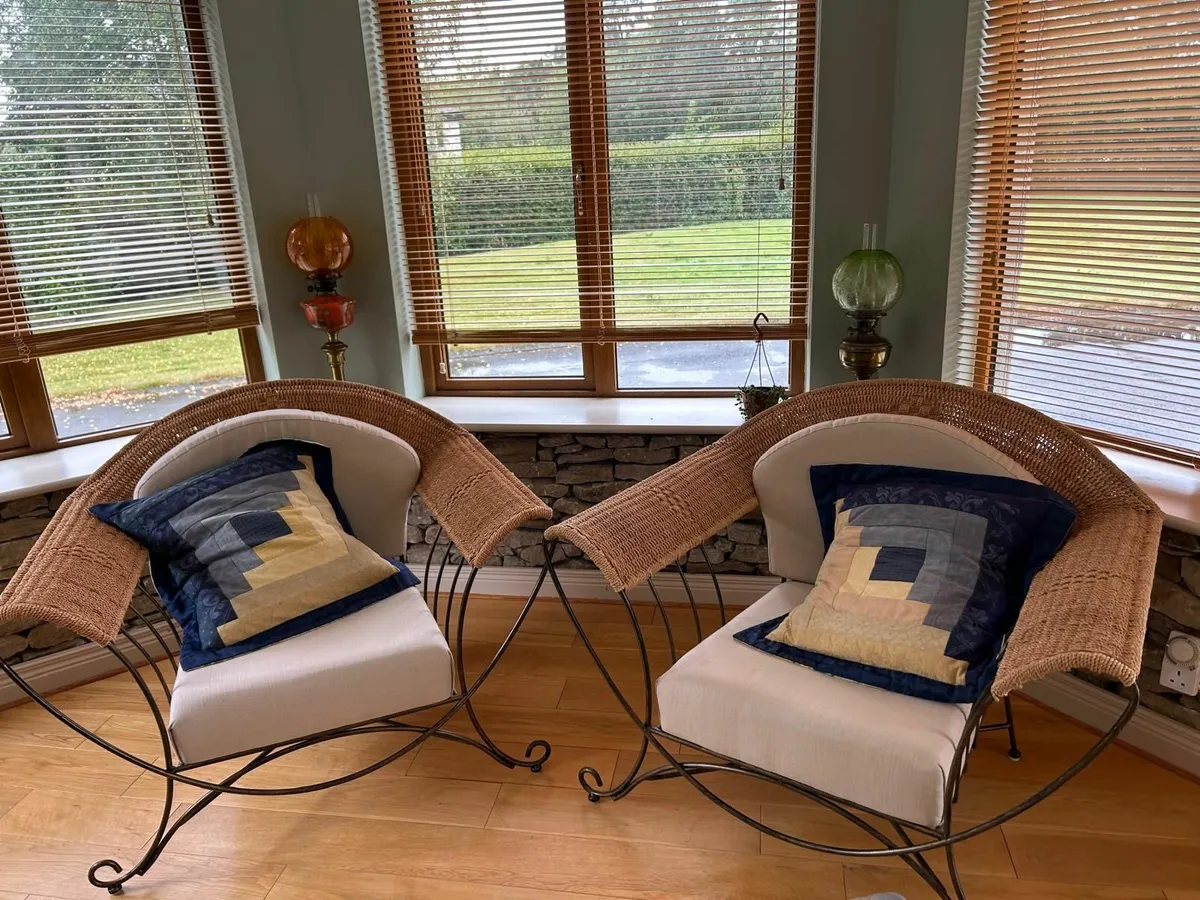 Conservatory furniture 2 chairs and a 2seater couc - Image 3