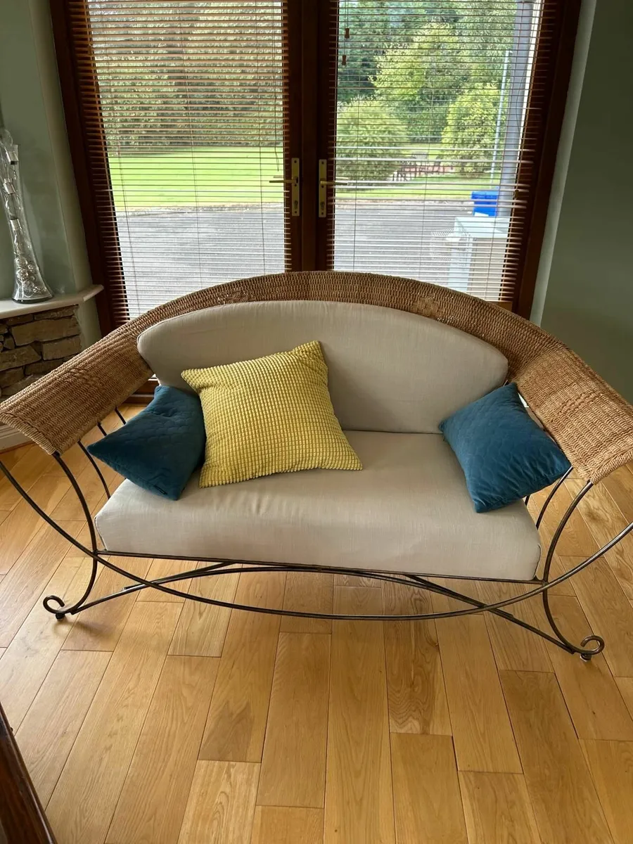 Conservatory furniture 2 chairs and a 2seater couc - Image 4