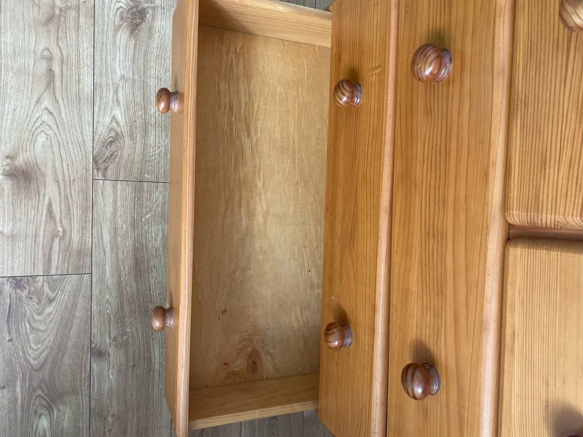 Pine bedroom drawers - Image 3
