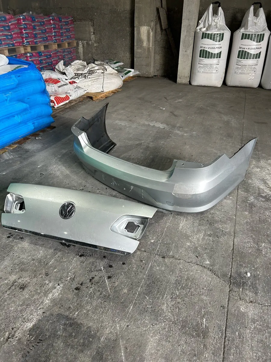 volkswagen passat boot and bumper - Image 2