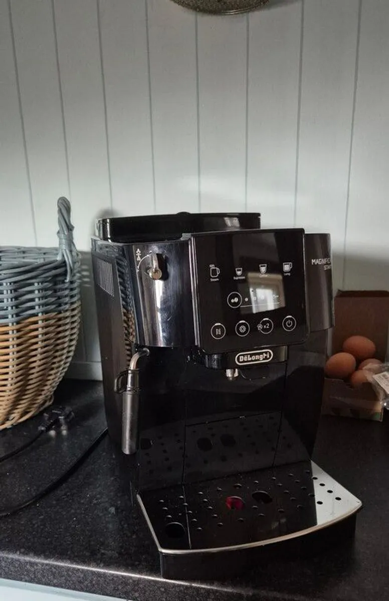 DELonghi Magnificent Start Coffee Maker - Image 1