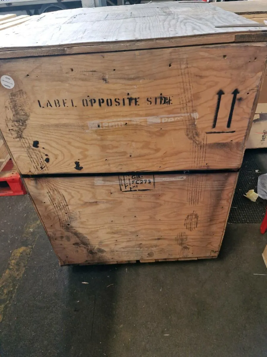 Large wooden crate - Image 2