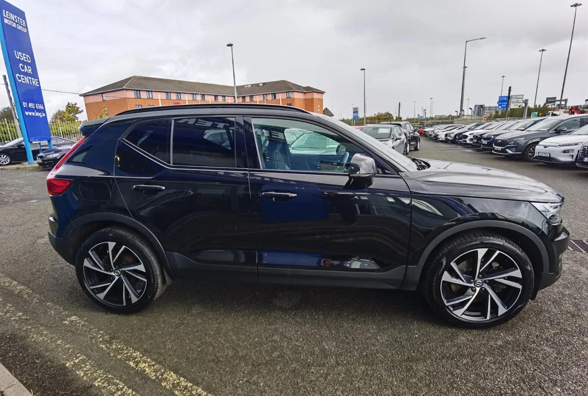 VOLVO XC40 1.5 RECHARGE T5 R-DESIGN PRO - Image 4