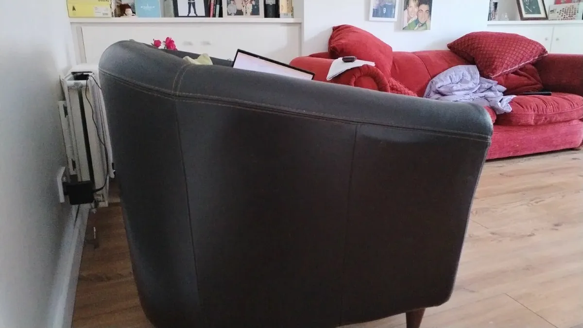 Black leather sofa - Image 2