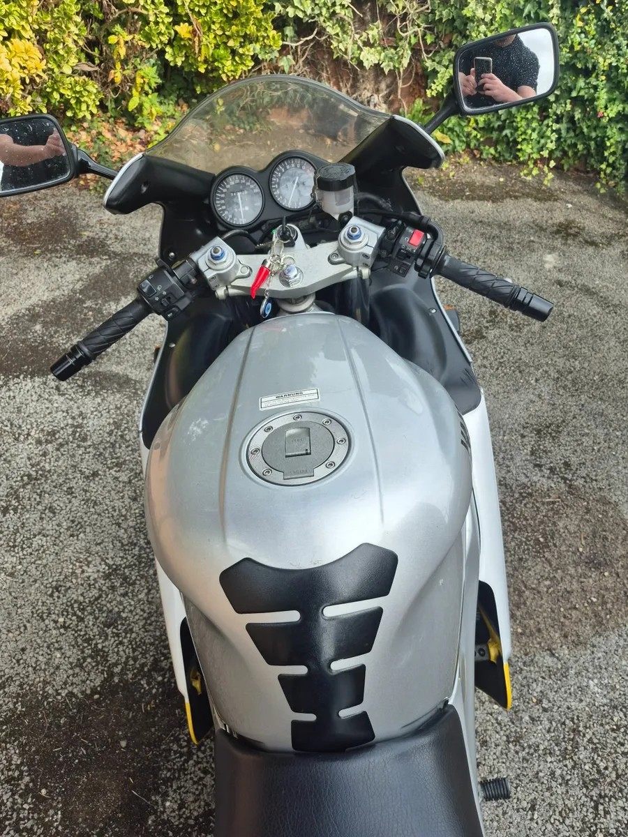 YAMAHA YZF600R 1999 - Image 2